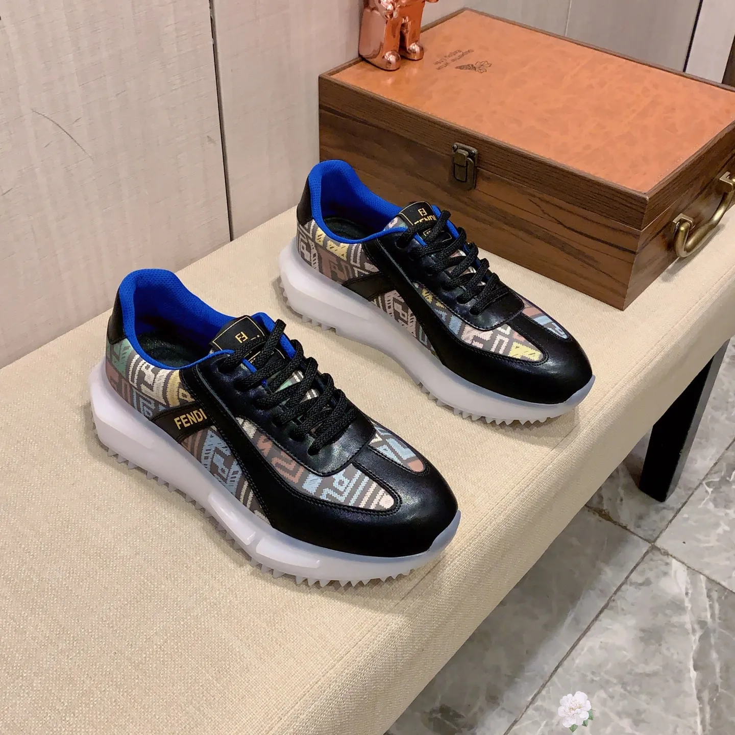 Men's Men's Shoes💰460💰💰🎩🎩[Lightning][Lightning] "FENDI*" The latest and most popular casual sports shoes, top brand [Seduce] luxury ~ purchasing agent, top quality ~. [Strong] The upper is made of imported breathable cowhide with material ➕ breathable sheepskin feet (•) and fine workmanship. The original stylish and stylish soft rubber wear-resistant and non-slip outsole is light and comfortable on the feet. The real thing looks better when photographed in person. 012: code: 38-44, can be customized to 45, 2️⃣ colors available